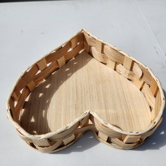 New Heart Shaped Basket Easter Basket Valentines Day Stocking Stuffer Gift Baske - Picture 3 of 8